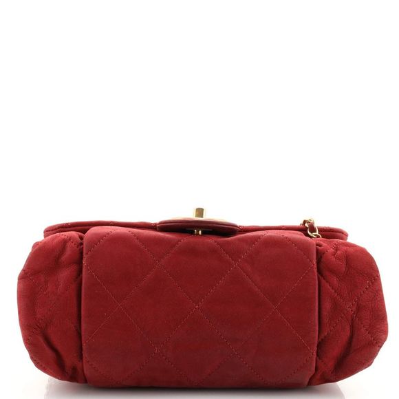 Chanel Chic Quilt Flap Bag Quilted Iridescent Calfskin Small Red - Picture 5 of 9